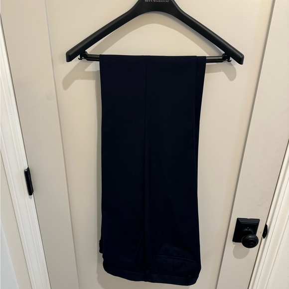 Pronto Uomo Suit - Picture 2 of 4